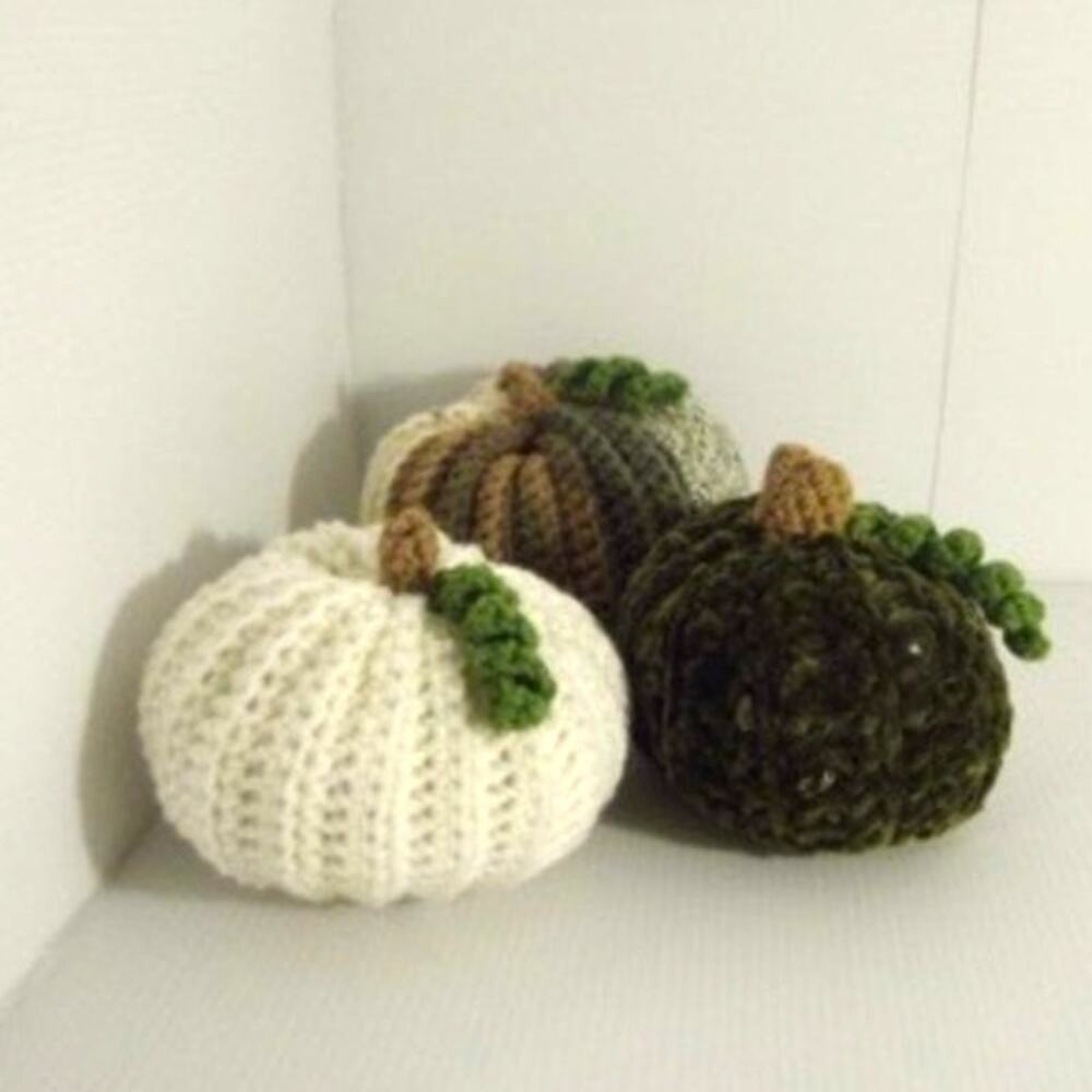 NWT Multicolor Handmade Crocheted Pumpkin Set of 3 by Dawny